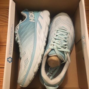 Hoka One One Clifton women’s size 7